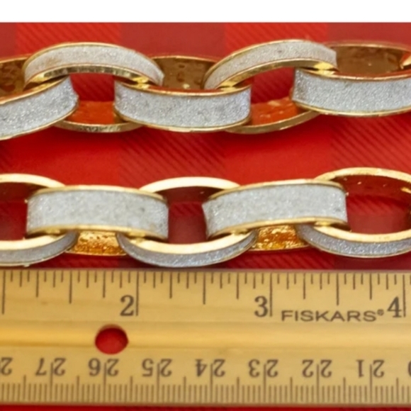 Vintage White Oval Rings Gold Tone Bib Necklace 18 inch - Picture 6 of 6